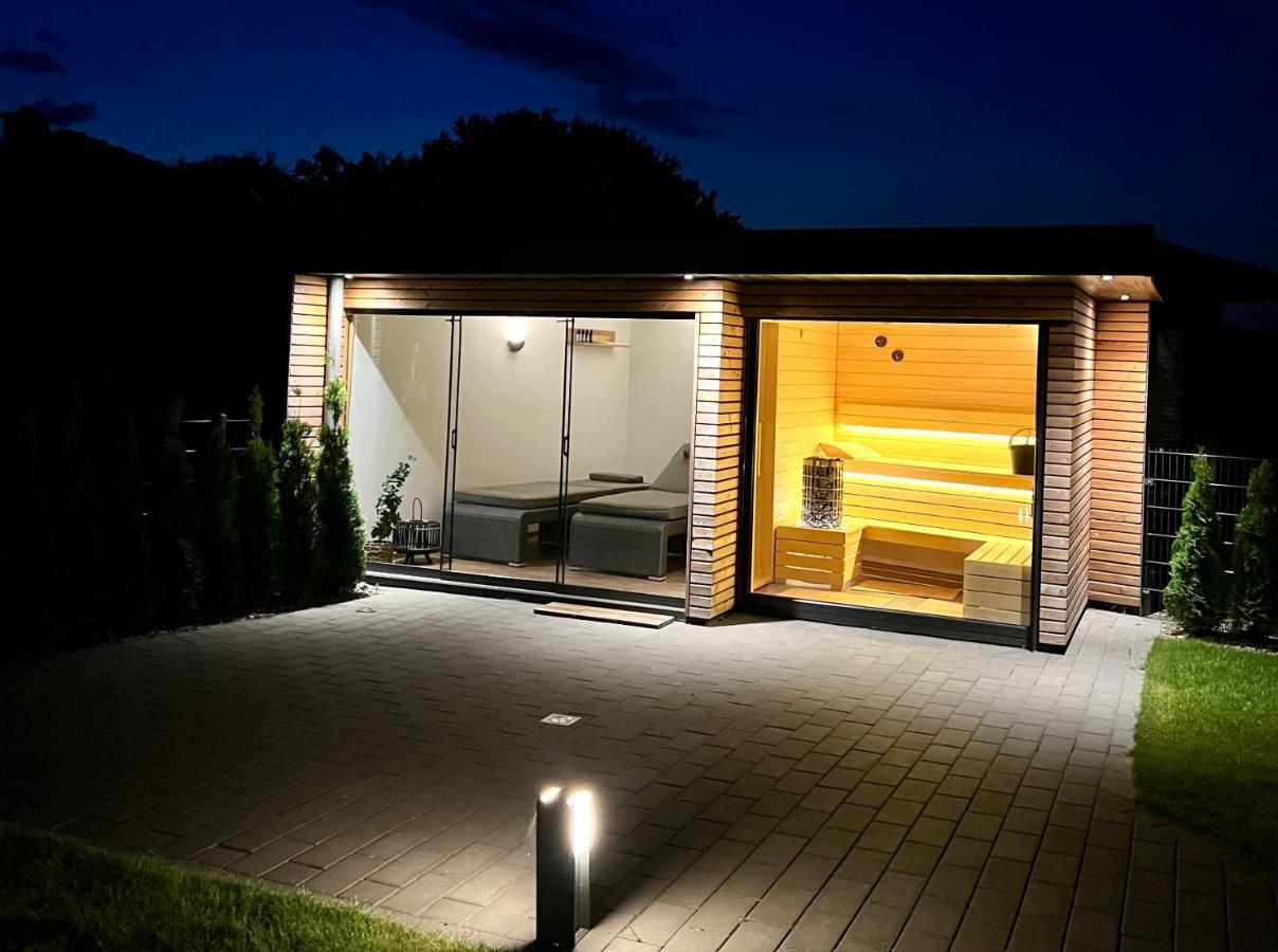 Schoenes Ferienhaus Mit Sauna Am Harkebruegger See In Der Naehe Von Oldenburg Barssel  Eksteriør billede